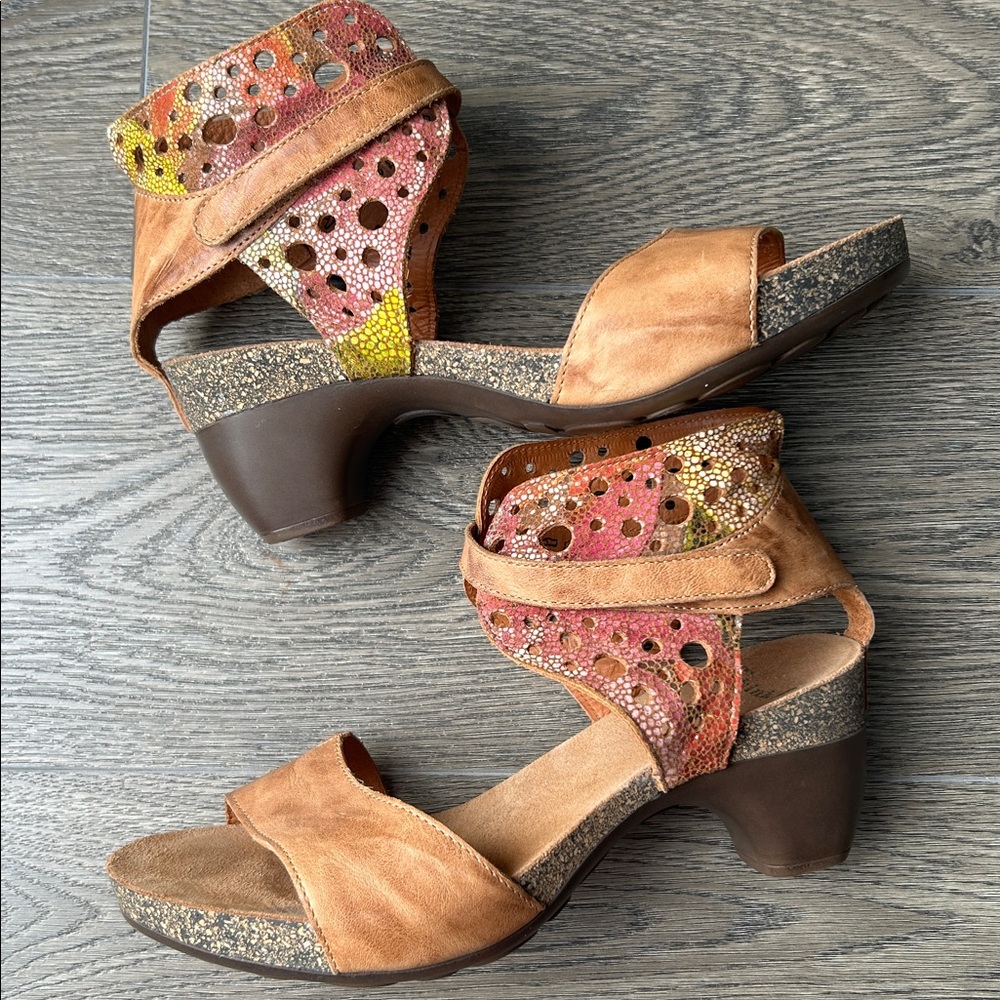 Think! Women's Boho Cork Coastal Chic Shoes